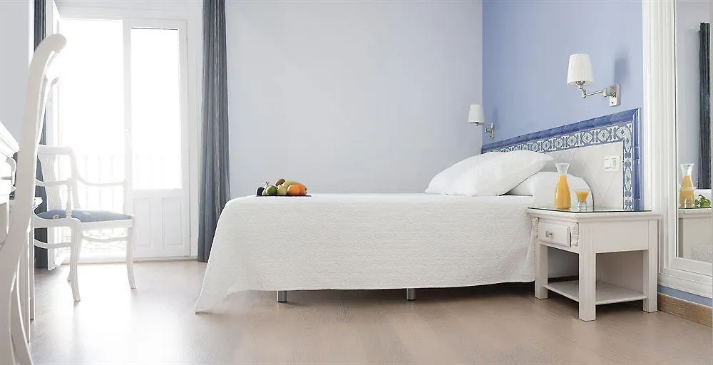Hotel Apartamentos Plaza Cavana 5 Nerja Spanje